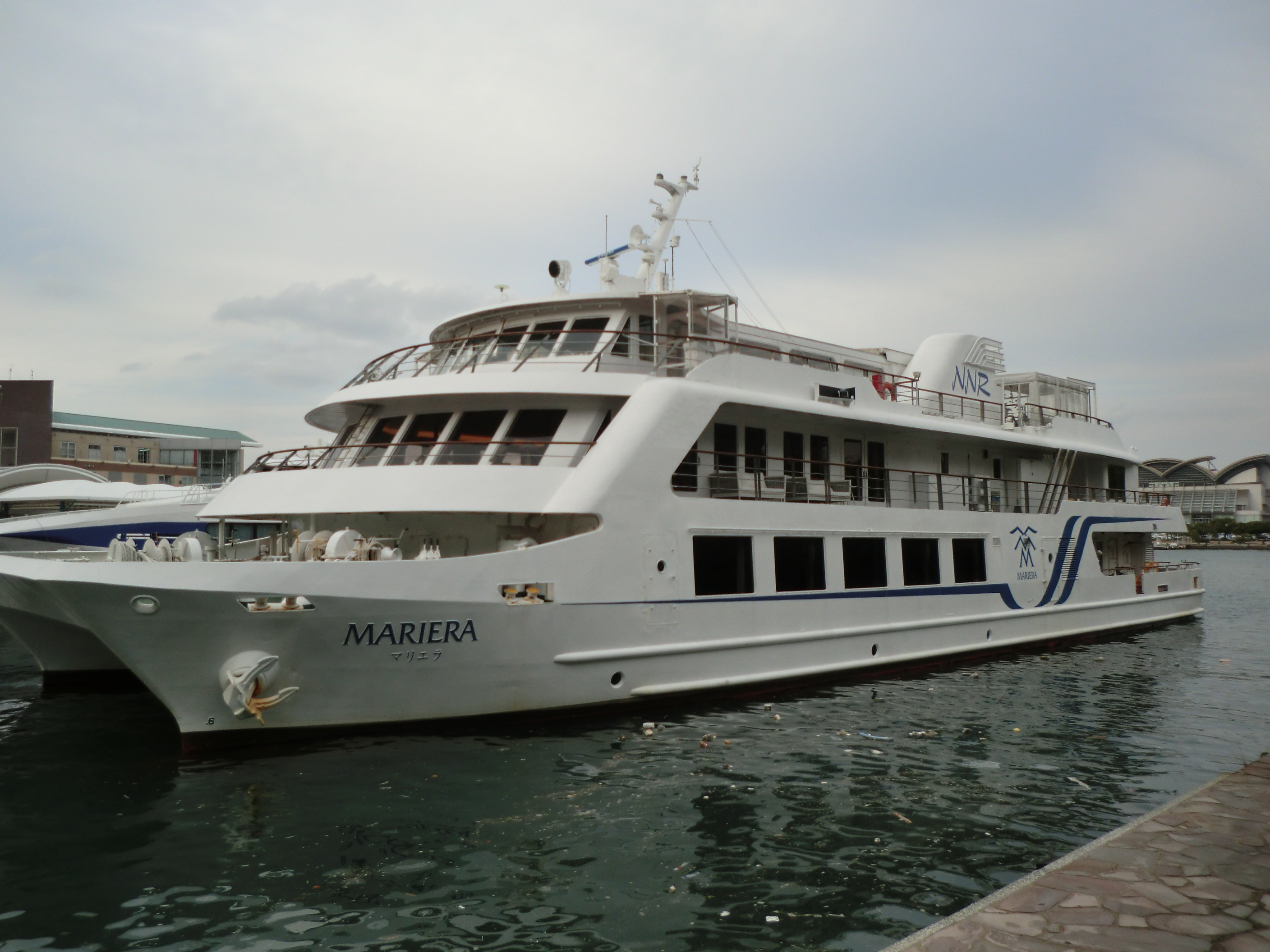 博多埠頭のこのマリエラ号に乗りました。